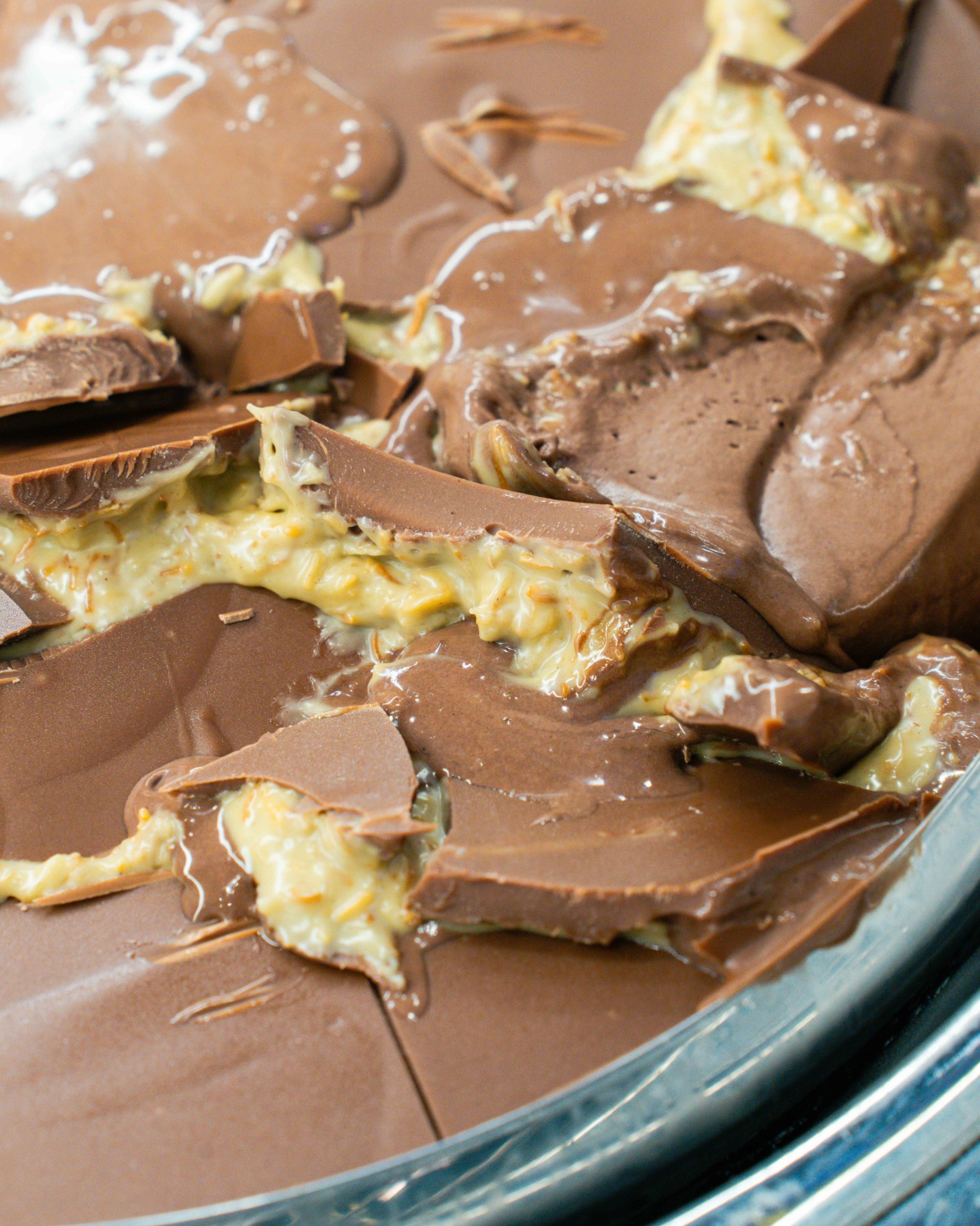 Gelato al cioccolato con sfoglie croccanti